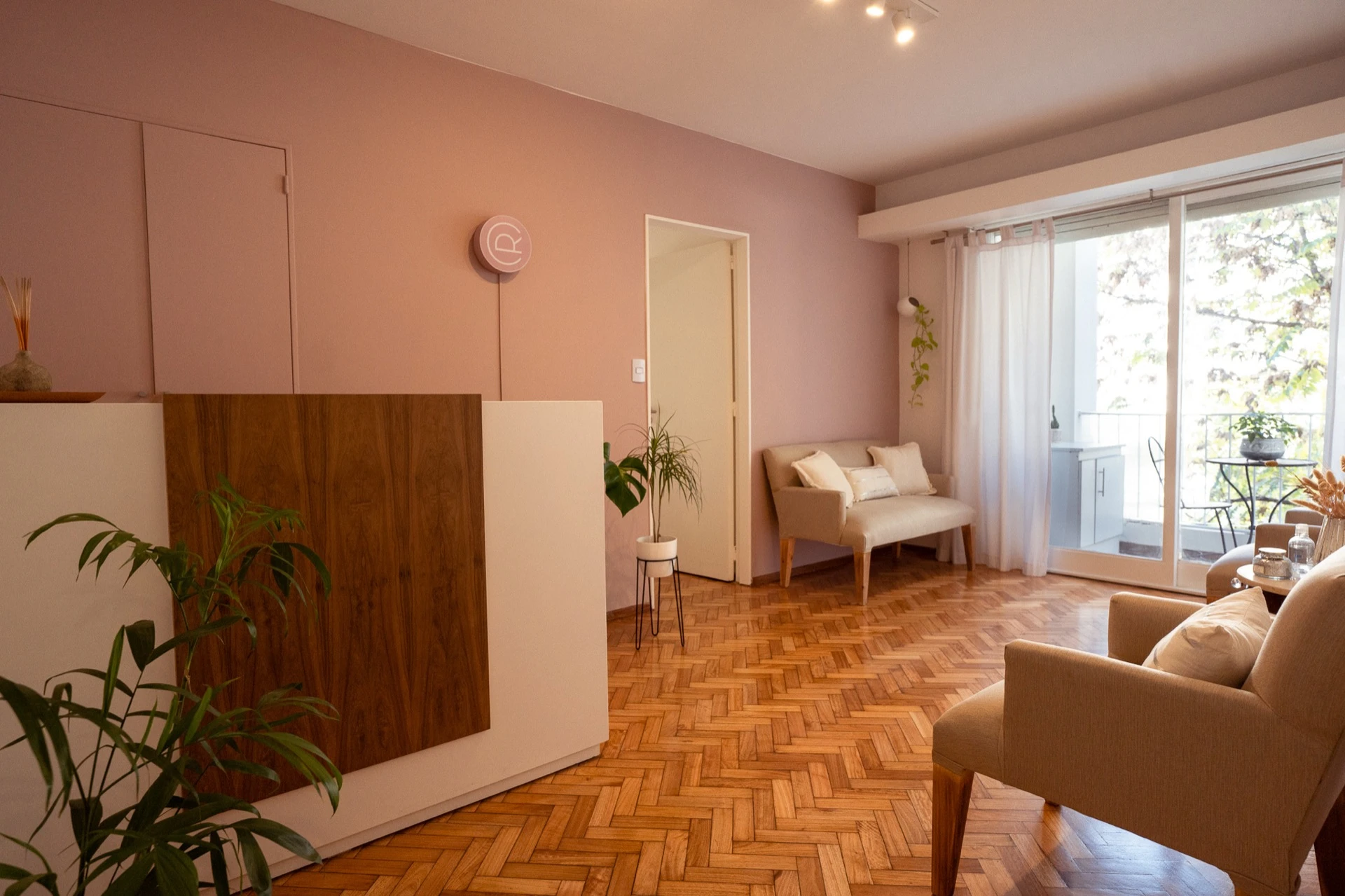 Sala de espera del consultorio odontológico en Recoleta