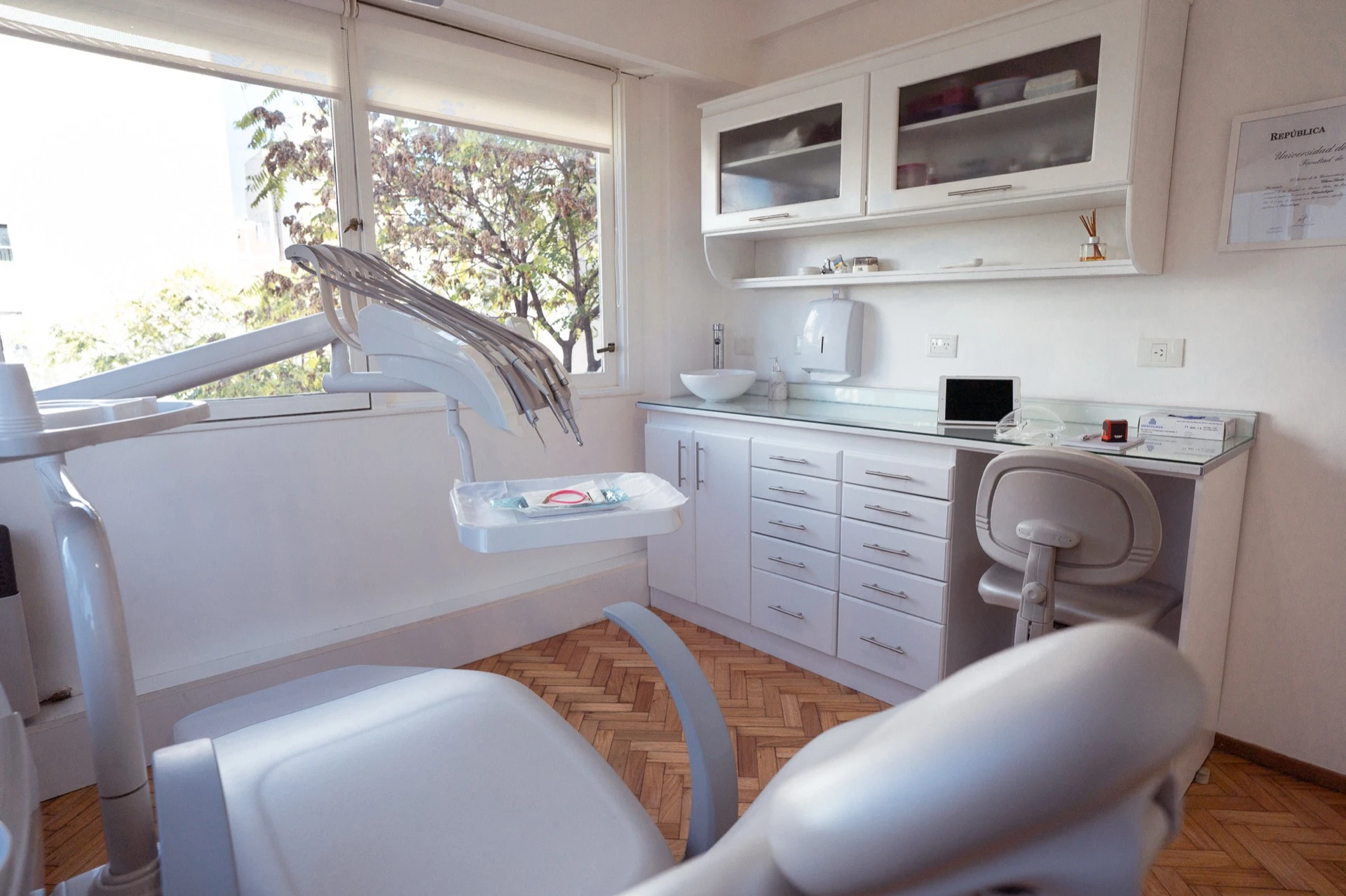 Equipamiento dental con escáner intraoral 3Shape en consultorio de Recoleta