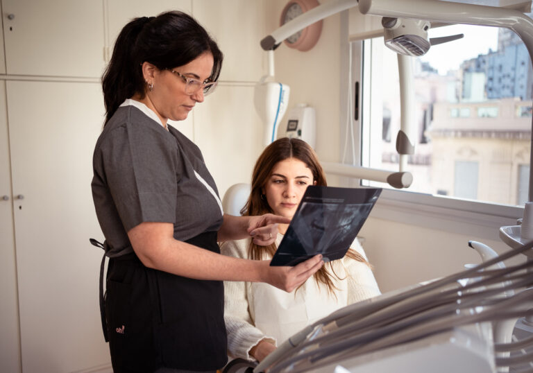 ¿Cómo saber si la caries llegó al nervio? Síntomas, pruebas en consultorio y cuándo se indica una endodoncia